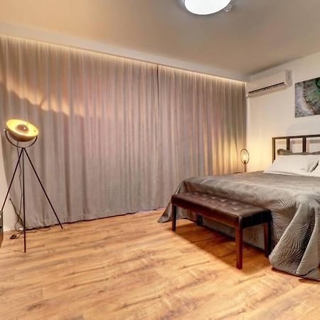 Town Square Apartment Приштина Экстерьер фото