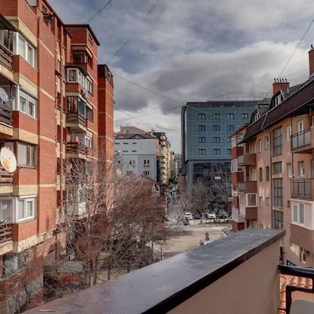 Town Square Apartment Приштина Экстерьер фото