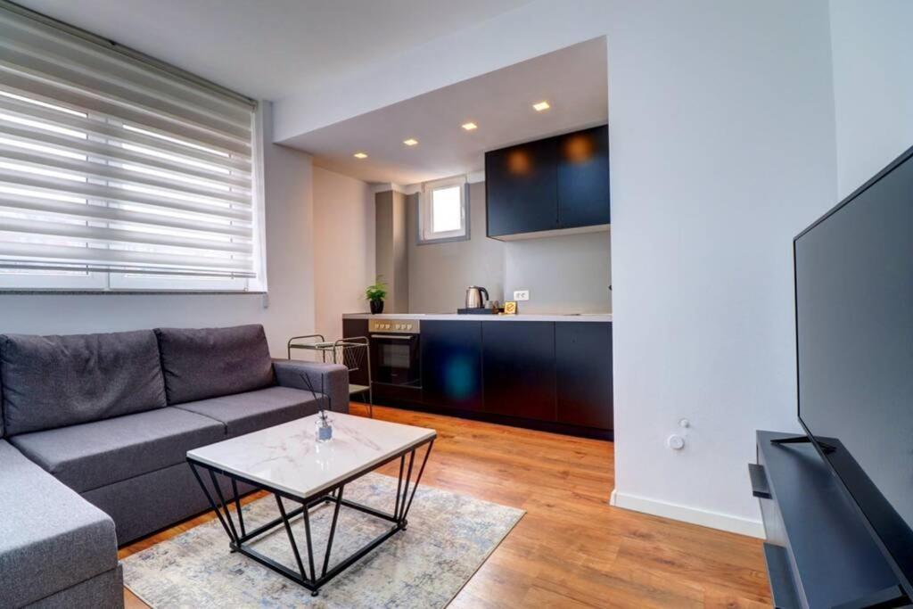 Town Square Apartment Приштина Экстерьер фото