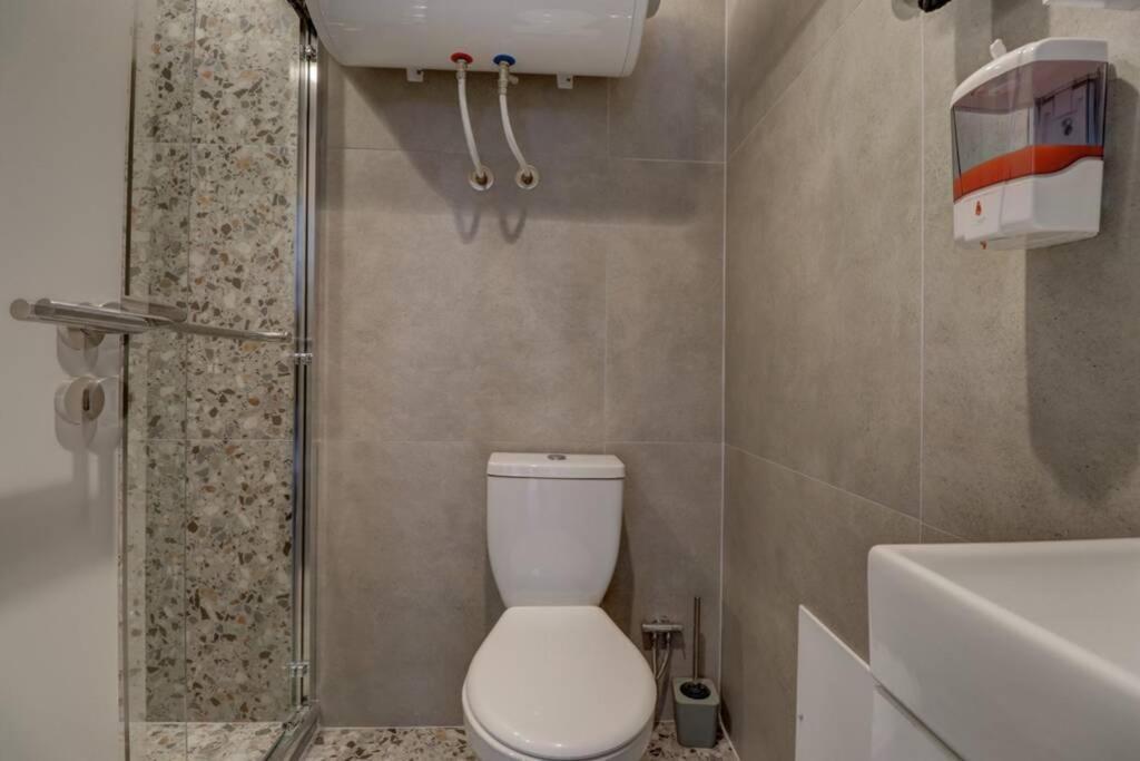 Town Square Apartment Приштина Экстерьер фото