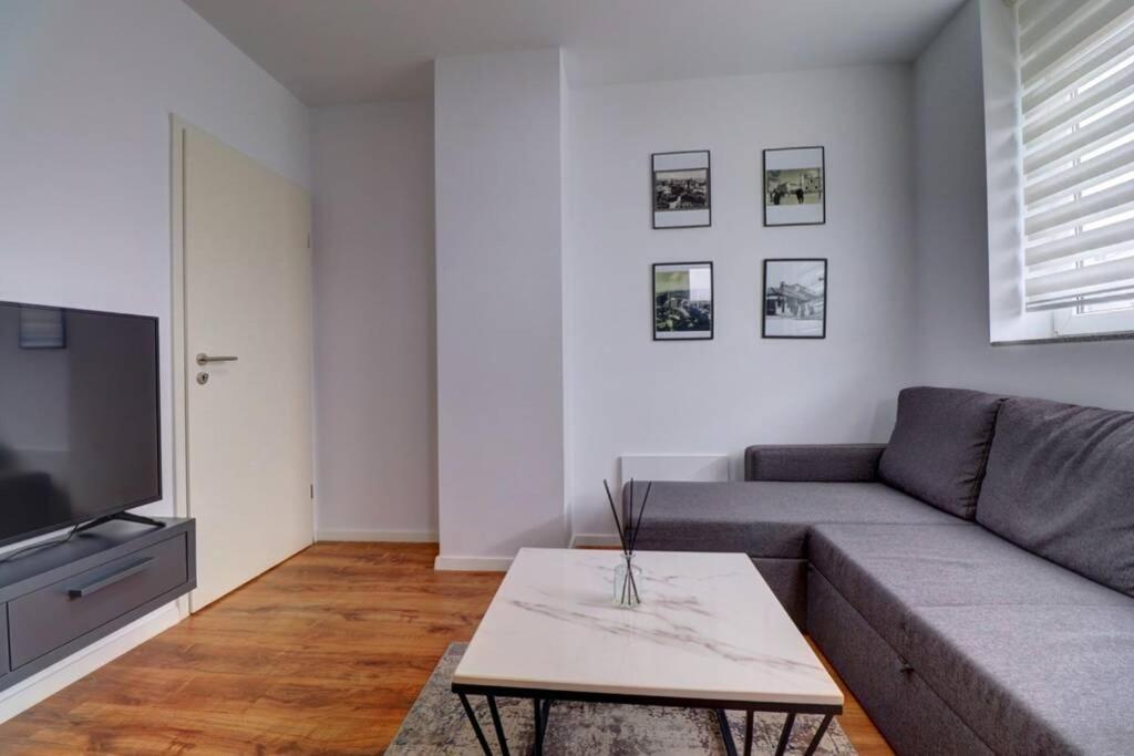 Town Square Apartment Приштина Экстерьер фото