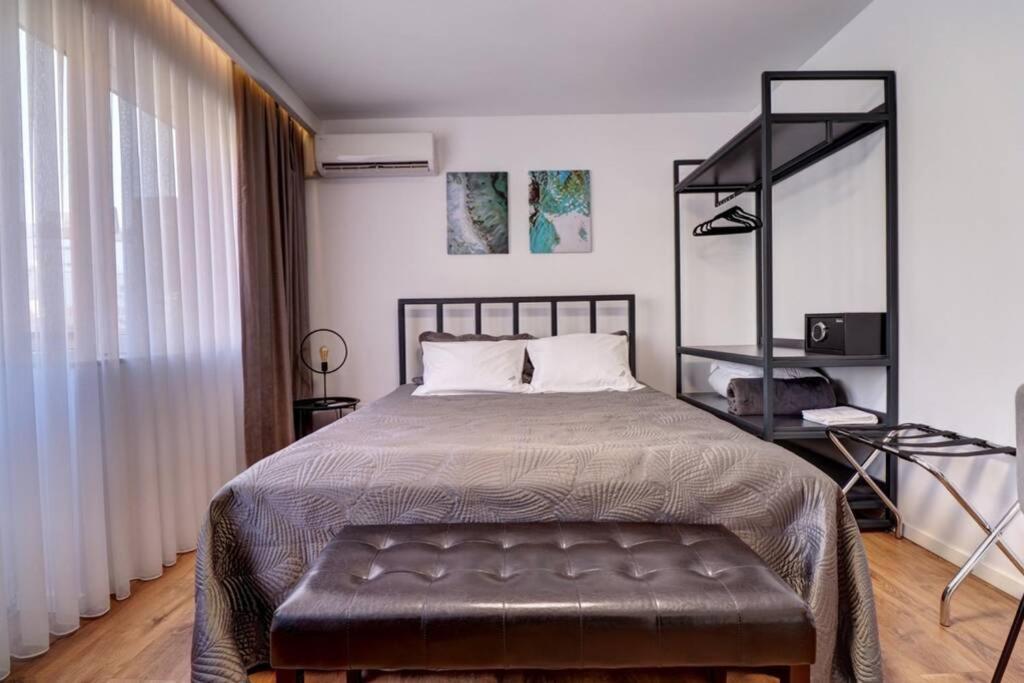 Town Square Apartment Приштина Экстерьер фото