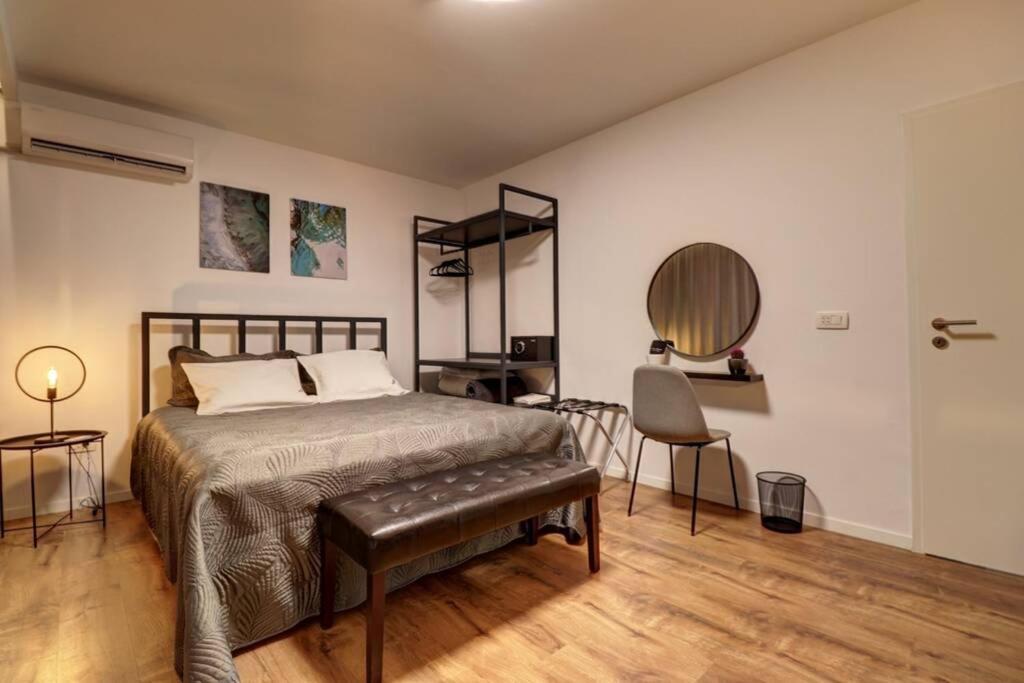 Town Square Apartment Приштина Экстерьер фото