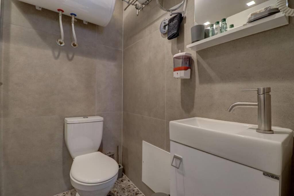 Town Square Apartment Приштина Экстерьер фото